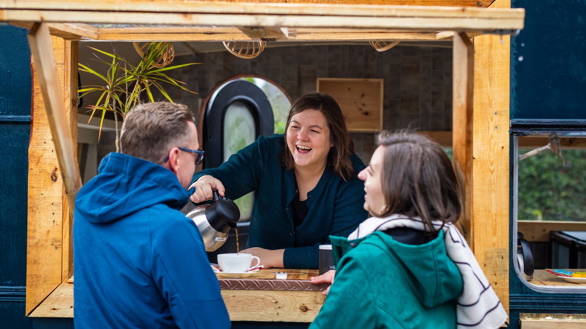 KOFFIE SCHENKEN IN BAR BETA